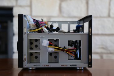 U-NAS NSC-810A Server Chassis (Power Supply Not Included)