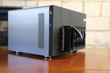 U-NAS NSC-810 Server Chassis